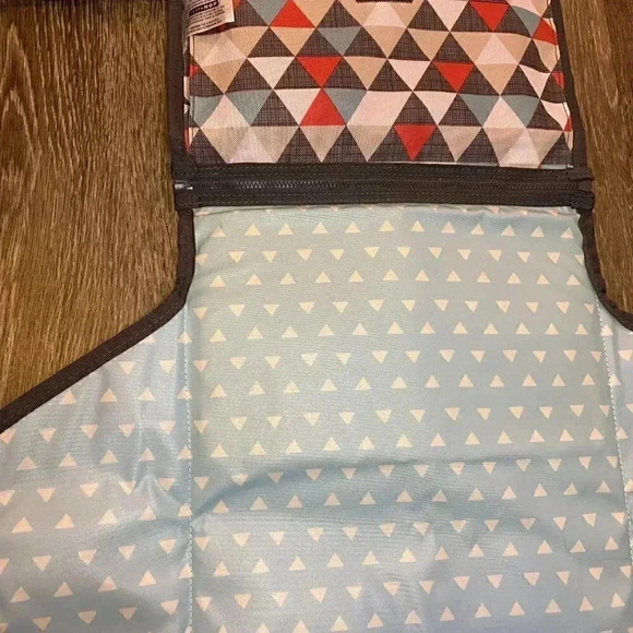 Skip Hop Pronto Baby Changing Pad Station - Triangles - Picture 3 of 7